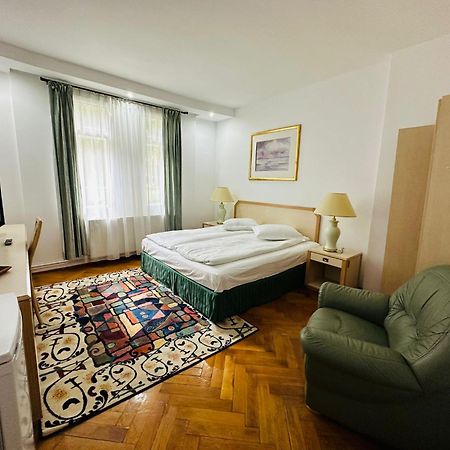 Rapsodia Sinaia Bed & Breakfast Bagian luar foto