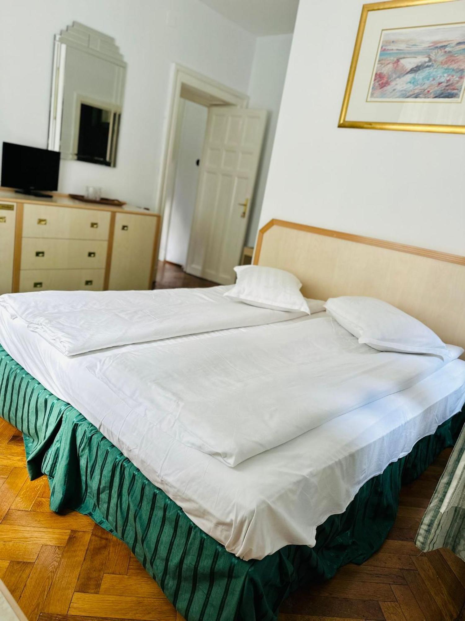 Rapsodia Sinaia Bed & Breakfast Bagian luar foto