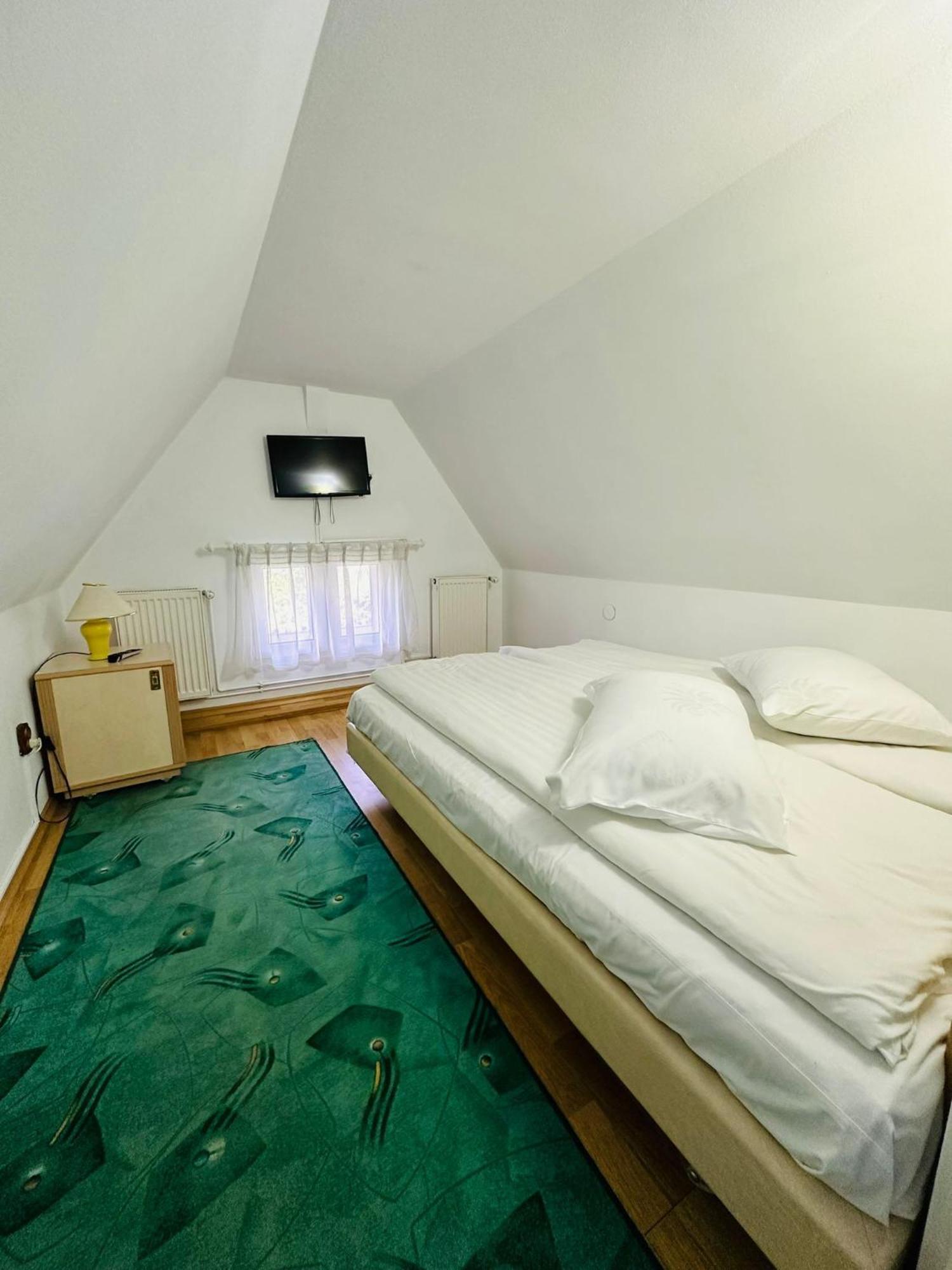 Rapsodia Sinaia Bed & Breakfast Bagian luar foto