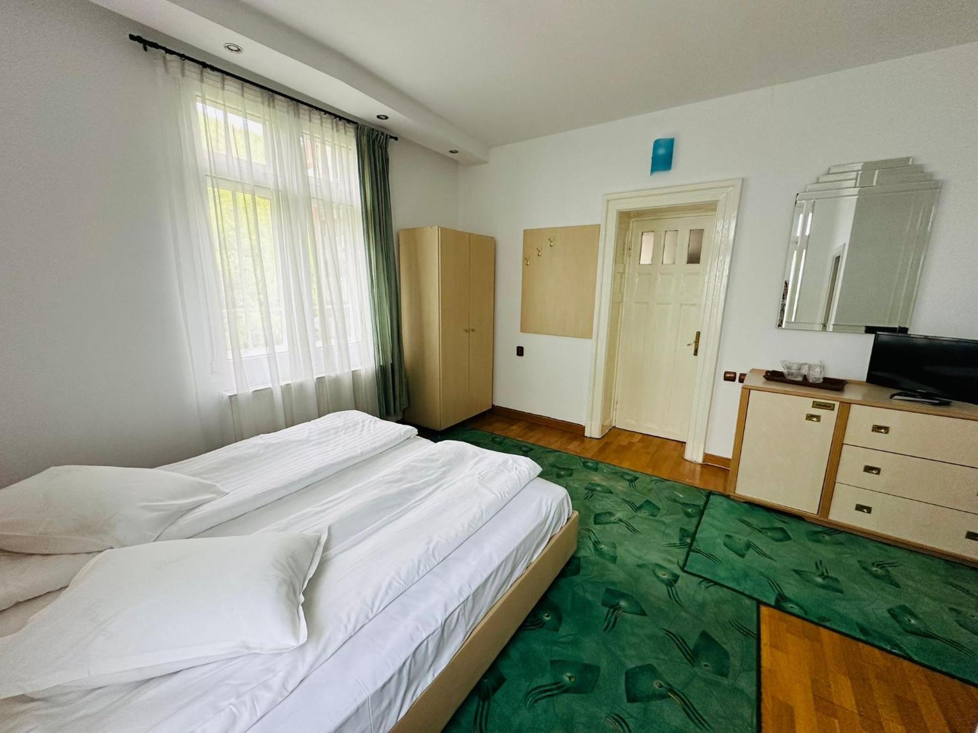 Rapsodia Sinaia Bed & Breakfast Bagian luar foto