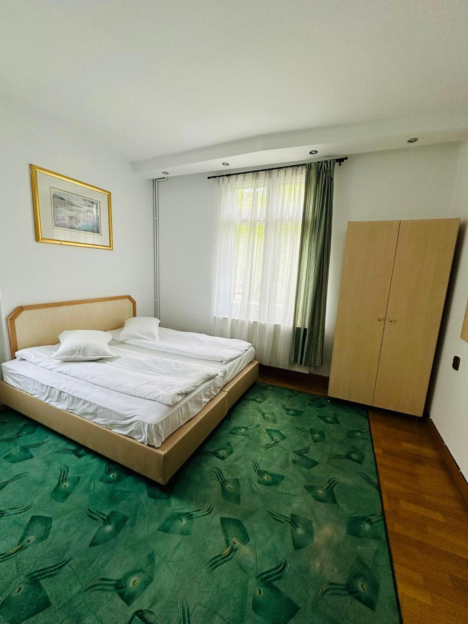 Rapsodia Sinaia Bed & Breakfast Bagian luar foto