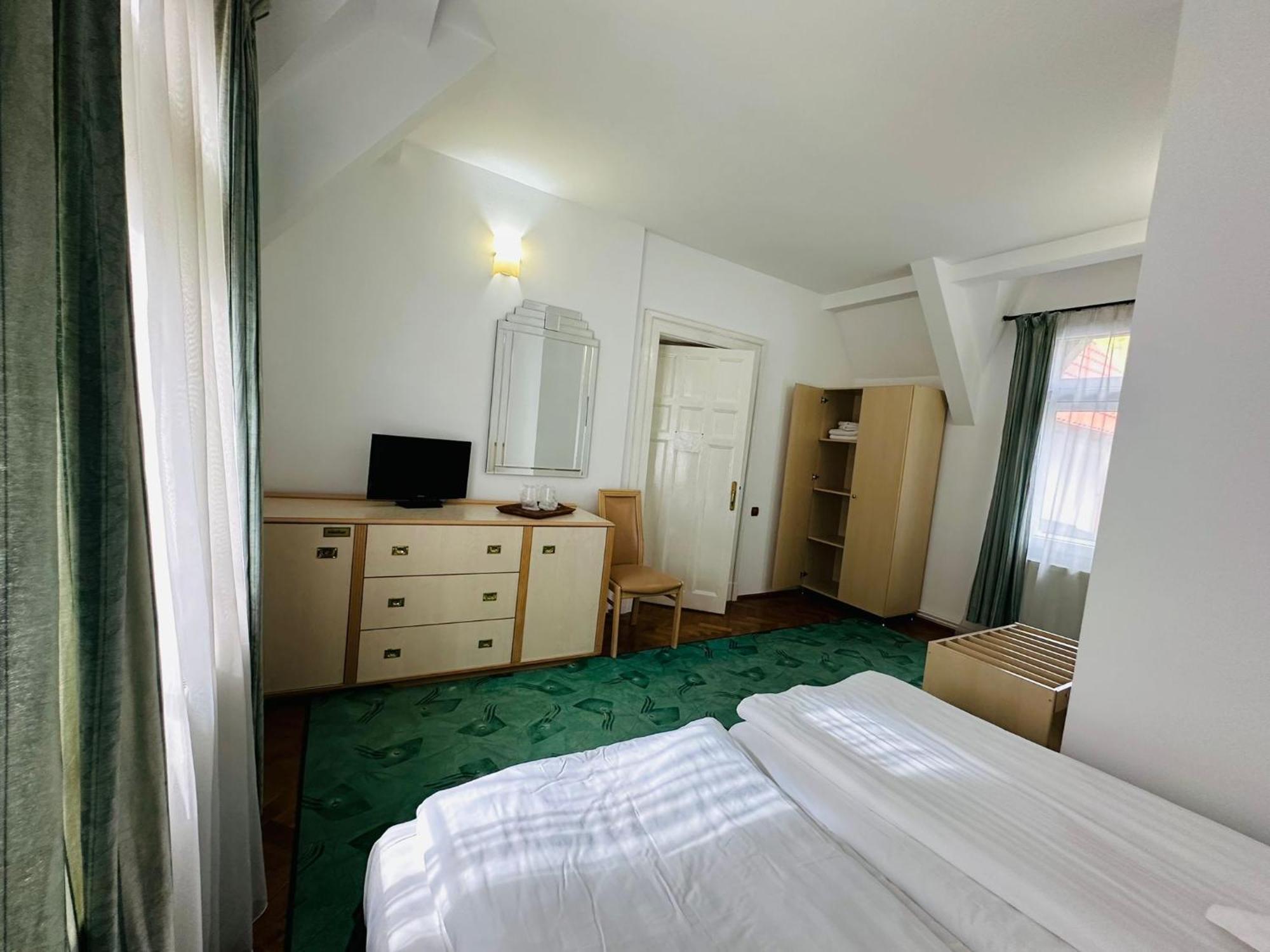 Rapsodia Sinaia Bed & Breakfast Bagian luar foto