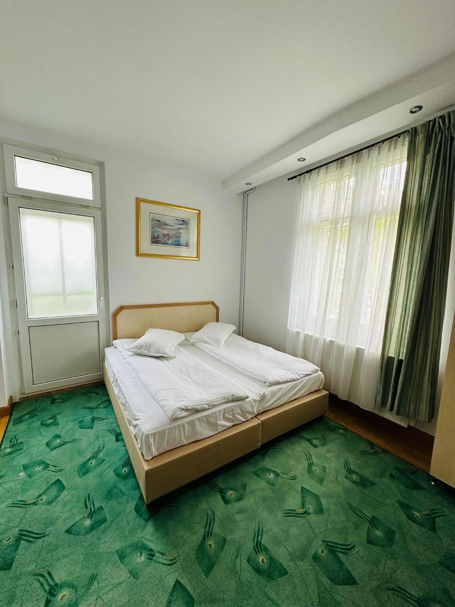 Rapsodia Sinaia Bed & Breakfast Bagian luar foto