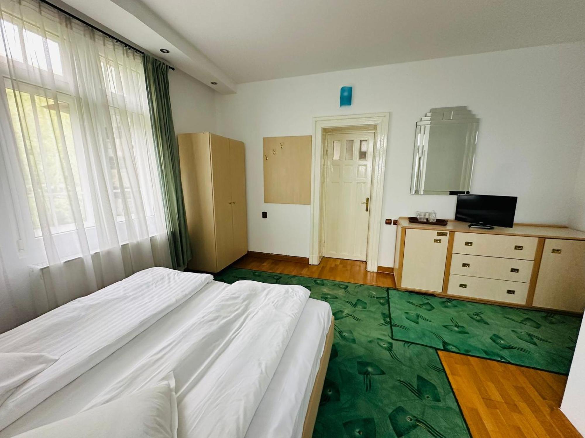 Rapsodia Sinaia Bed & Breakfast Bagian luar foto