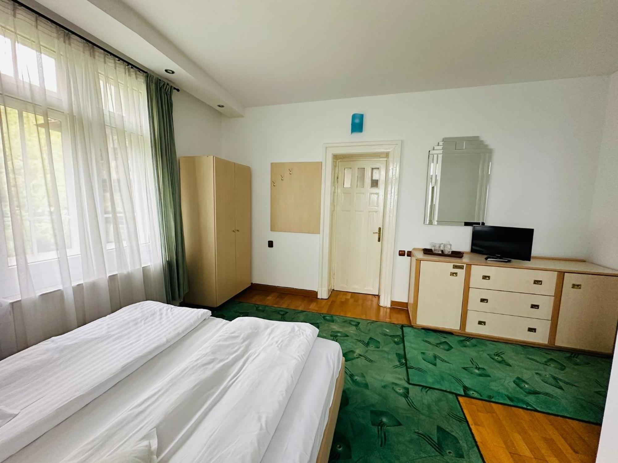 Rapsodia Sinaia Bed & Breakfast Bagian luar foto