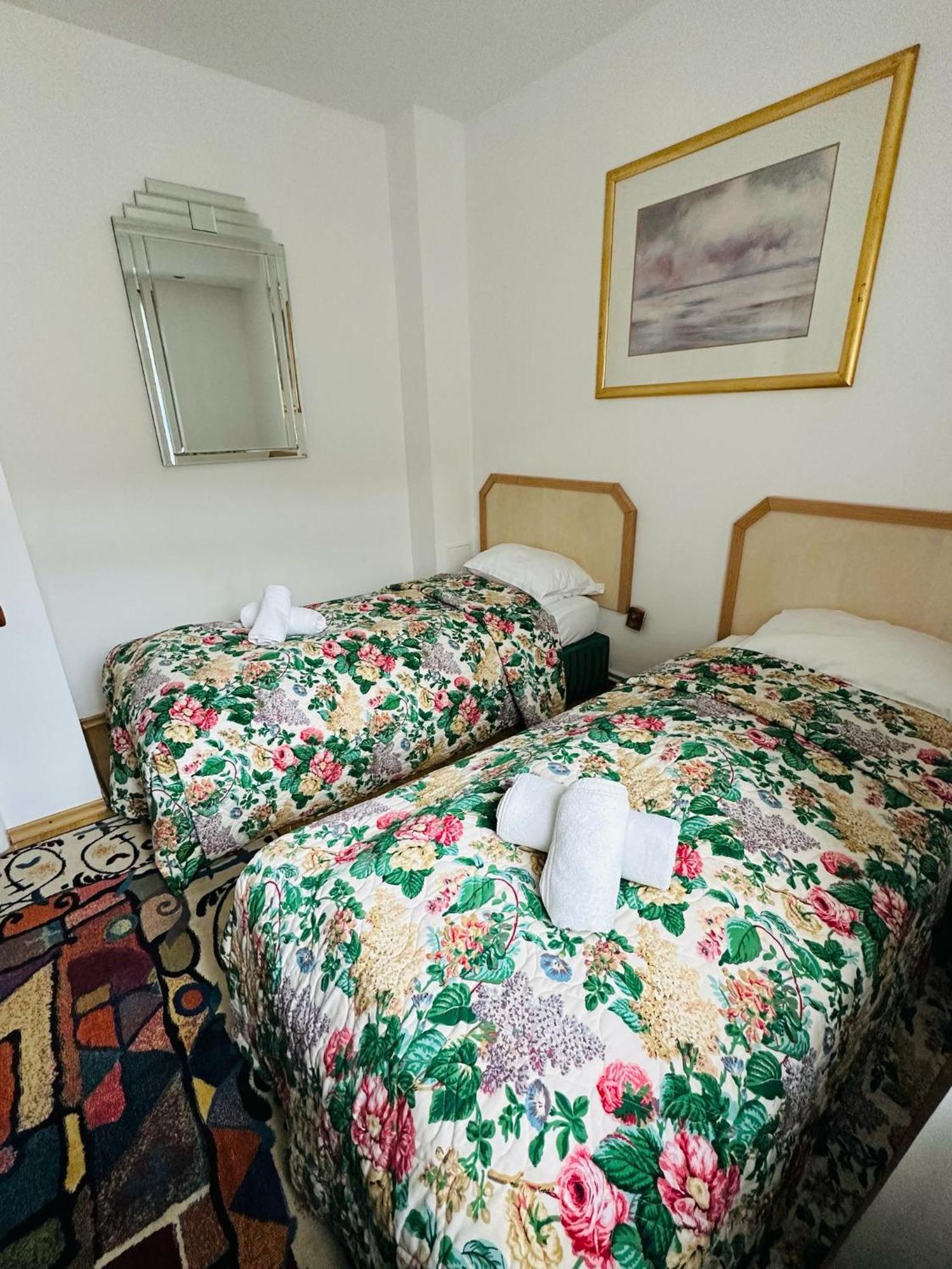Rapsodia Sinaia Bed & Breakfast Bagian luar foto