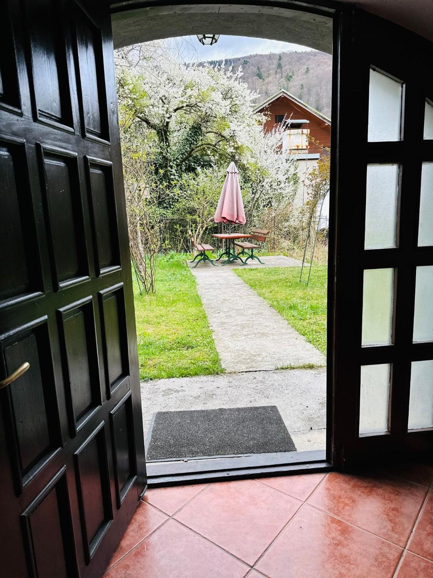 Rapsodia Sinaia Bed & Breakfast Bagian luar foto