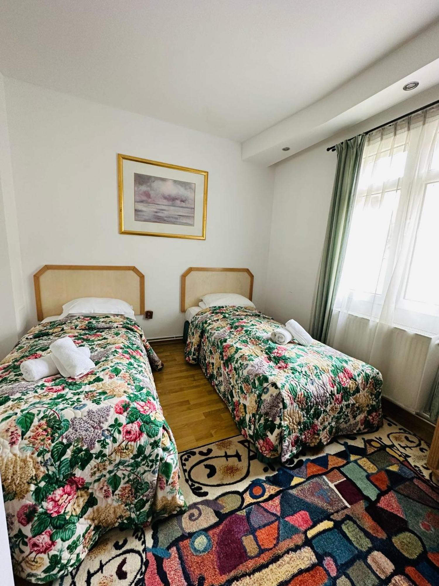 Rapsodia Sinaia Bed & Breakfast Bagian luar foto