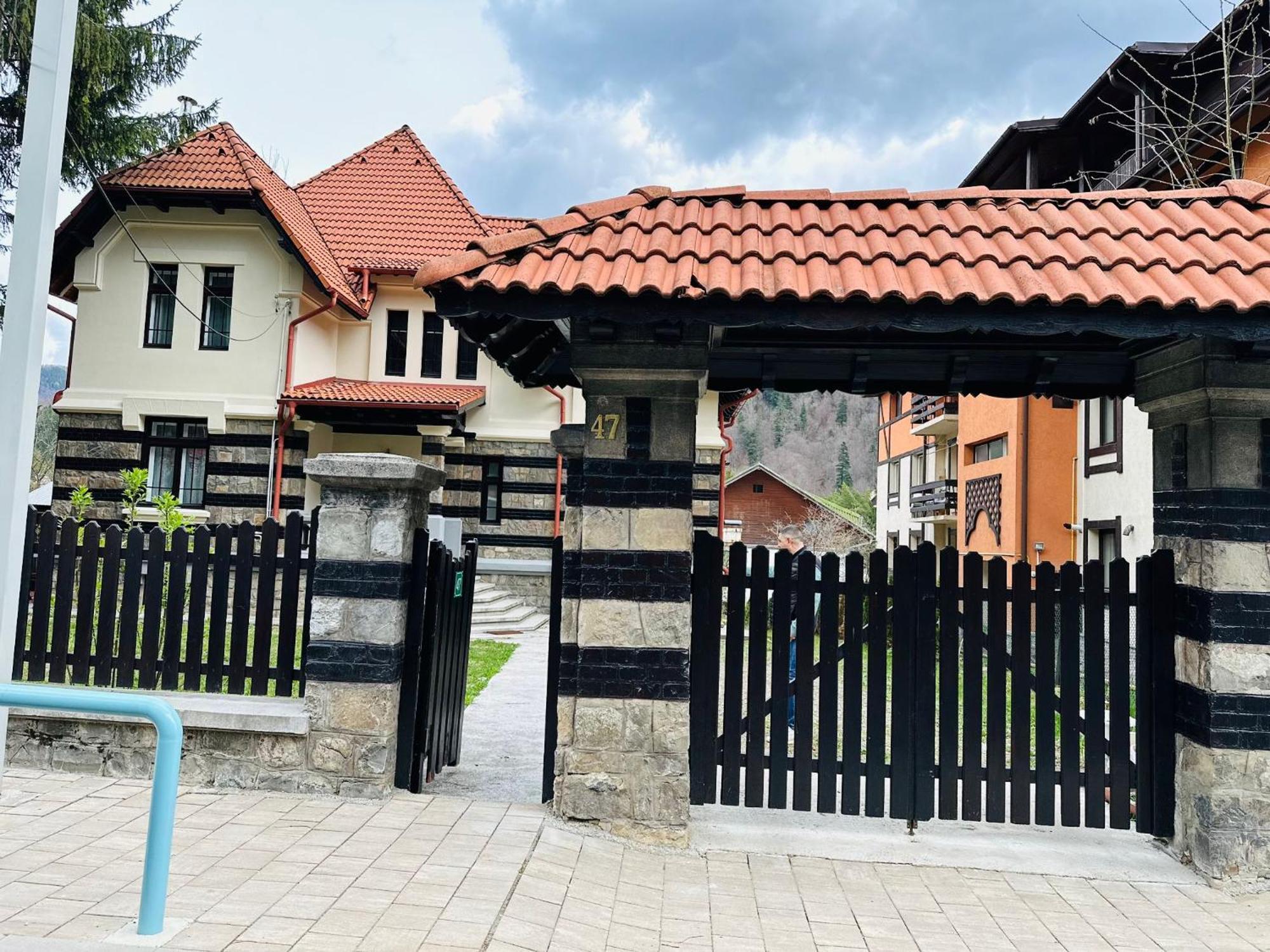 Rapsodia Sinaia Bed & Breakfast Bagian luar foto